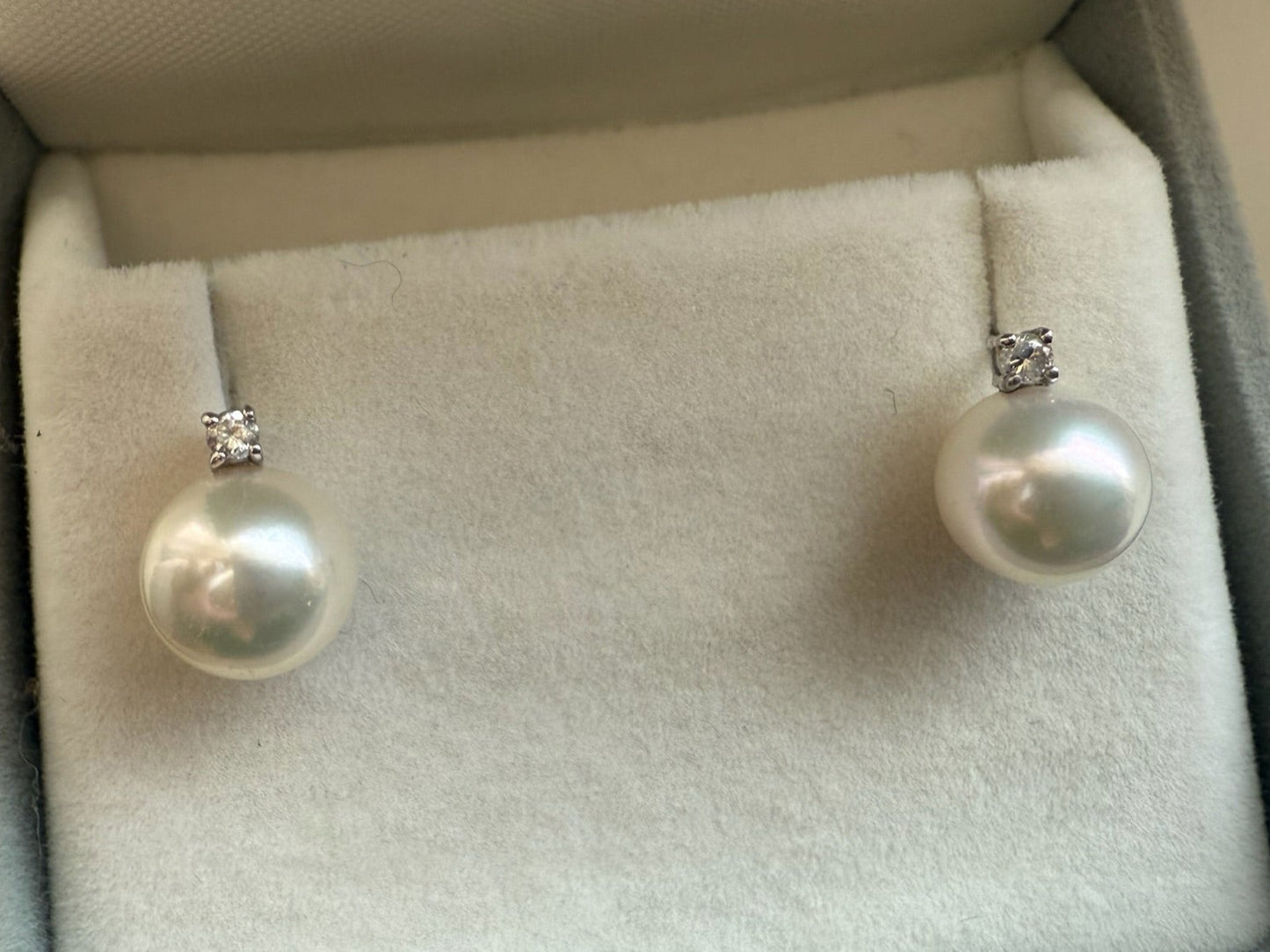 Akoya Pearl Stud Earrings 8.5 18k w/diamond