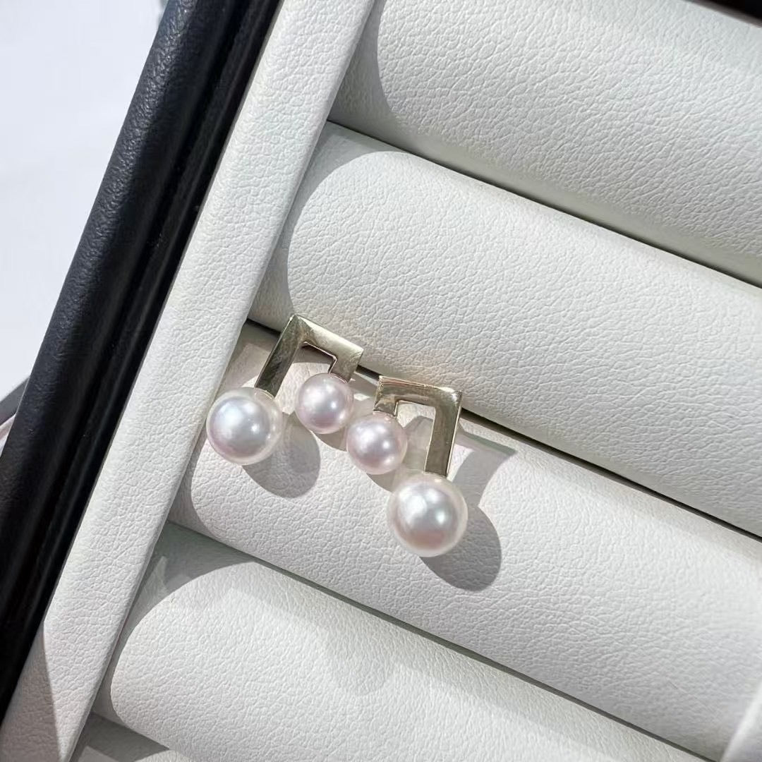 Music Note Akoya Pearl Stud Earrings 18k Gold